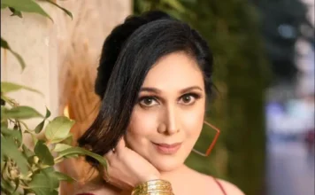 Meenakshi Seshadri Opens Up About Casting Couch. Recalls Being Asked: “Why Don’t You Come To My Room?”